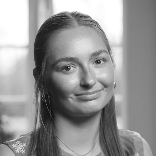 Portrætfoto af Olivia Holst Masseys